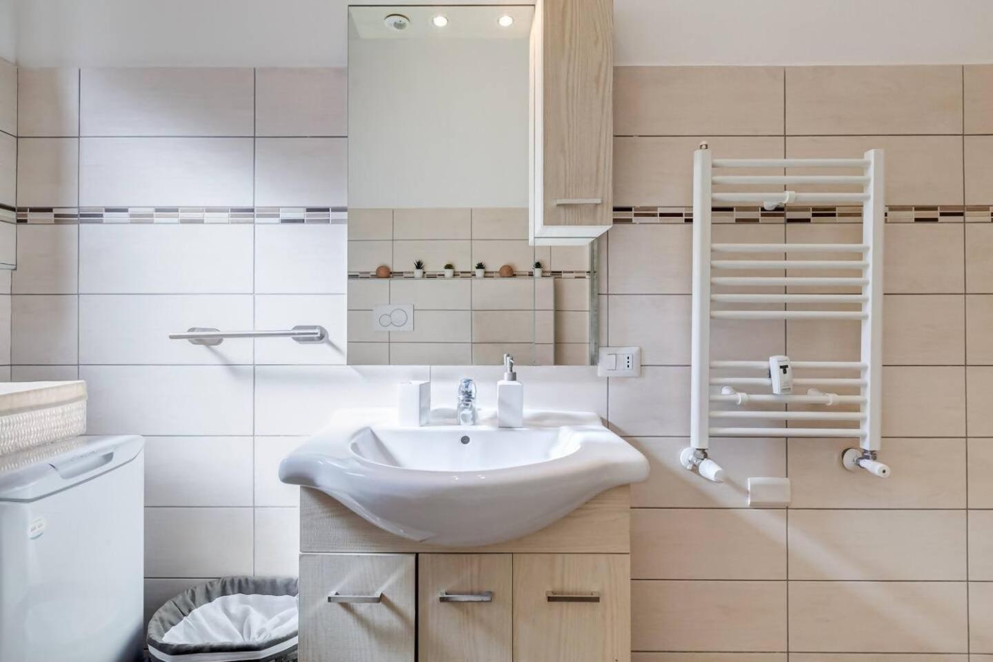 Bright And Spacious 2Bdr Apartment Рим Экстерьер фото